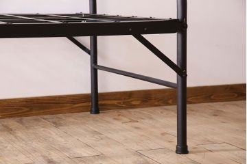 アンティーク　折り畳み式アイアンフレームベッド(艶消しブラック)(2)
