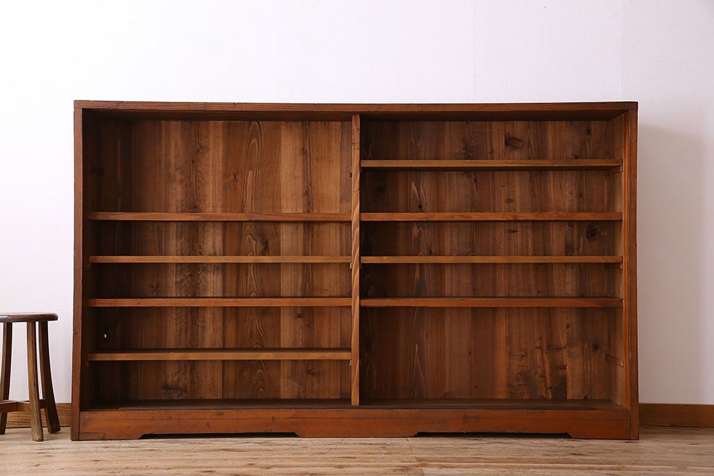 アンティーク家具　和製アンティーク　薄型　ガラス引き戸　古い木製の横型収納棚