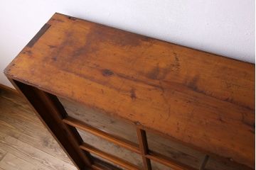 アンティーク家具　和製アンティーク　薄型　ガラス引き戸　古い木製の横型収納棚