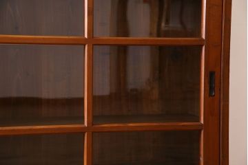 アンティーク家具　和製アンティーク　薄型　ガラス引き戸　古い木製の横型収納棚