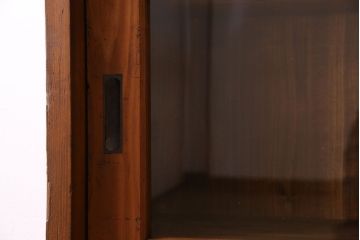 アンティーク家具　和製アンティーク　薄型　ガラス引き戸　古い木製の横型収納棚