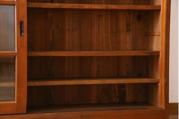 アンティーク家具　和製アンティーク　薄型　ガラス引き戸　古い木製の横型収納棚