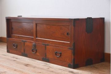 アンティーク家具　前面欅材　漆塗りがきれいな箪笥ローボード
