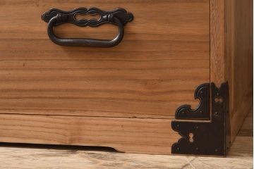 アンティーク家具　古民具・骨董　五丁引きの上手物!総桐材の重ね庄内箪笥(桐箪笥、桐たんす)