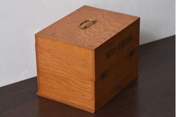 アンティーク雑貨　レトロデザイン　古い学校で使われていた小物入れ(木箱・収納箱)