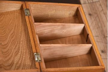 アンティーク雑貨　レトロデザイン　古い学校で使われていた小物入れ(木箱・収納箱)