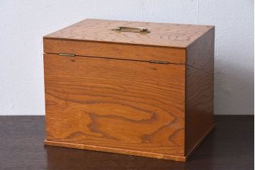 アンティーク雑貨　レトロデザイン　古い学校で使われていた小物入れ(木箱・収納箱)