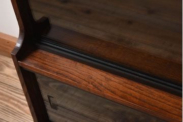ヴィンテージ家具　イギリスビンテージ　モダンデザイン!ガラス引き戸のブックケース(飾り棚)