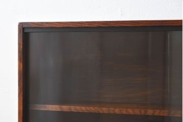 ヴィンテージ家具　イギリスビンテージ　モダンデザイン!ガラス引き戸のブックケース(飾り棚)