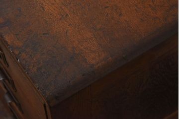 アンティーク家具　ナラ材製　和製アンティークの古い木製小引き出し　ネームプレート付き