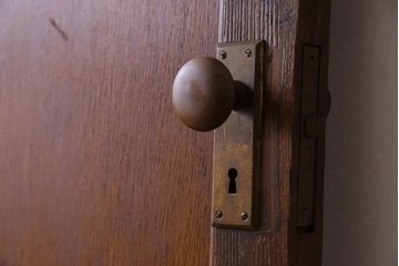 チェッカーガラス入り!古い木のレトロなアンティークドア(扉)