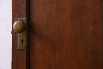 チェッカーガラス入り!古い木のレトロなアンティークドア(扉)