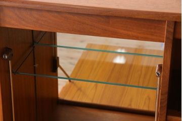 ヴィンテージ家具　G-PLAN(ジープラン)　北欧ビンテージ　ミラー付きサイドキャビネット