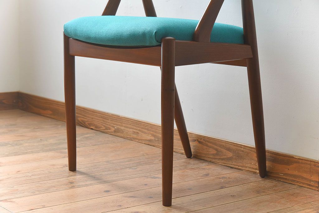 ヴィンテージ家具　カイ・クリスチャンセン(Kai Kristiansen)　北欧ビンテージ　NV31　ダイニングチェア(3)