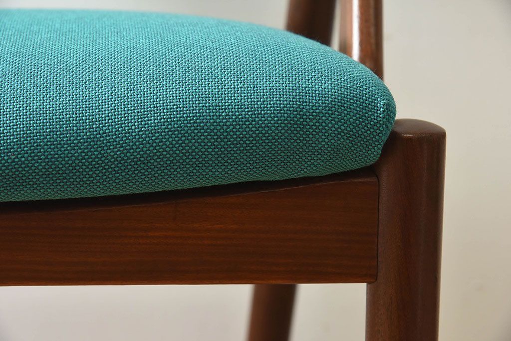 ヴィンテージ家具　カイ・クリスチャンセン(Kai Kristiansen)　北欧ビンテージ　NV31　ダイニングチェア(3)