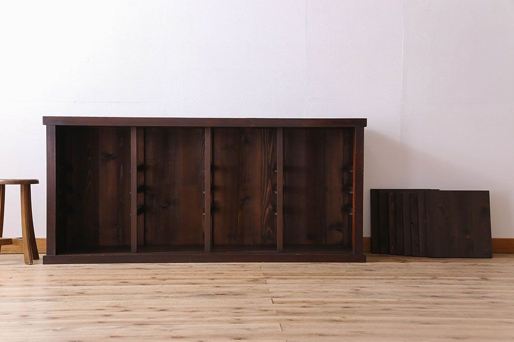 アンティーク家具　明治期　六尺　縦桟四枚引き戸　収納箪笥サイドボード(水屋箪笥)(2)