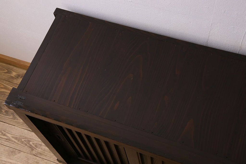 アンティーク家具　明治期　六尺　縦桟四枚引き戸　収納箪笥サイドボード(水屋箪笥)(2)