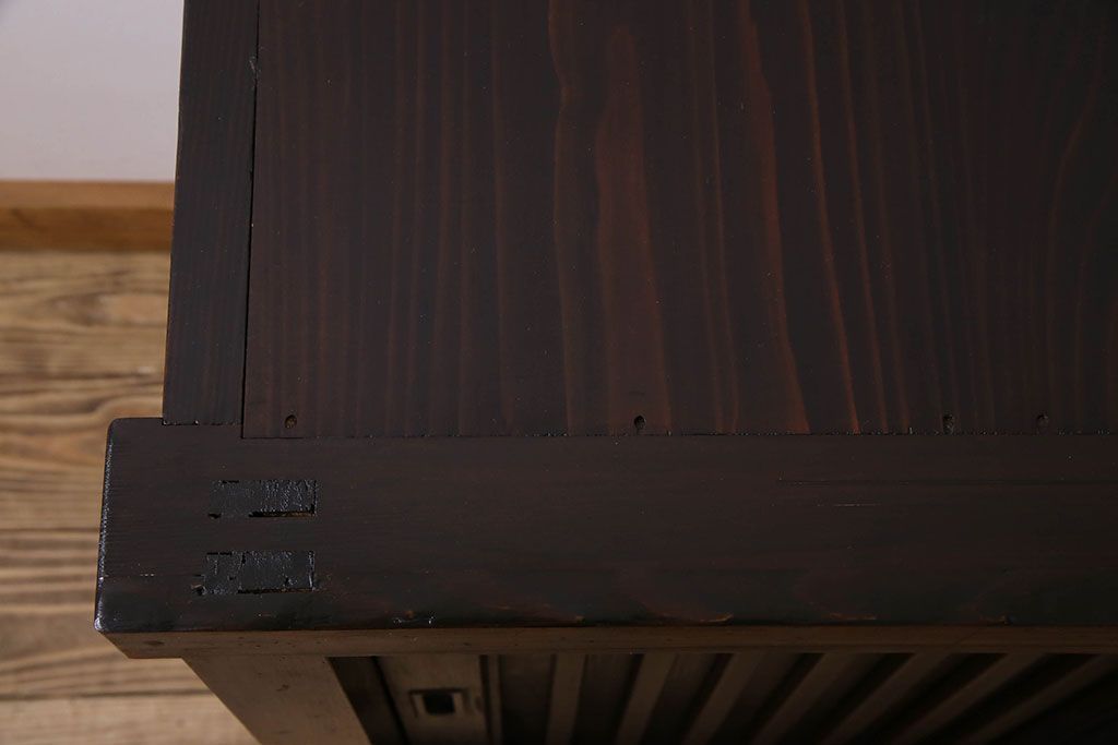 アンティーク家具　明治期　六尺　縦桟四枚引き戸　収納箪笥サイドボード(水屋箪笥)(2)