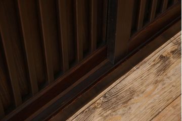 アンティーク家具　明治期　六尺　縦桟四枚引き戸　収納箪笥サイドボード(水屋箪笥)(2)