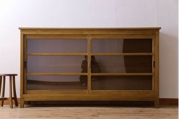 レトロ家具　昭和レトロ　脚付き!古い木製のサイドボード(収納棚)(2)