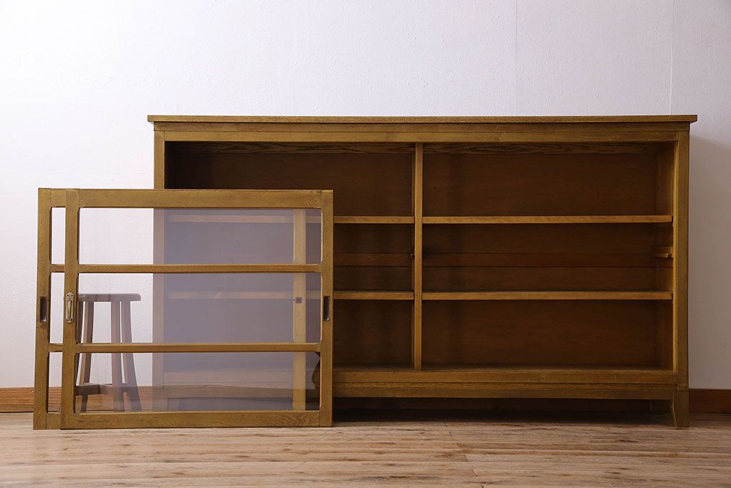 レトロ家具　昭和レトロ　脚付き!古い木製のサイドボード(収納棚)(2)