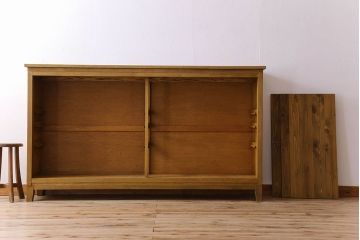 レトロ家具　昭和レトロ　脚付き!古い木製のサイドボード(収納棚)(2)