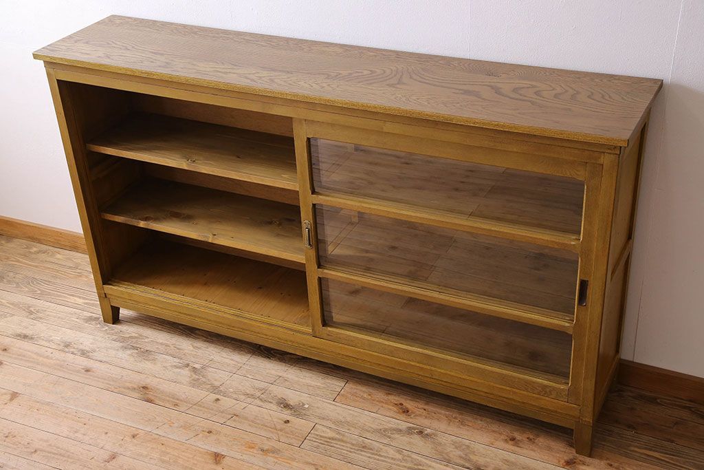 レトロ家具　昭和レトロ　脚付き!古い木製のサイドボード(収納棚)(2)