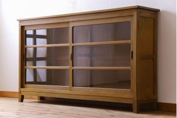 レトロ家具　昭和レトロ　脚付き!古い木製のサイドボード(収納棚)(2)