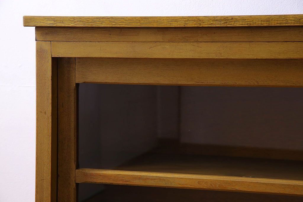 レトロ家具　昭和レトロ　脚付き!古い木製のサイドボード(収納棚)(2)