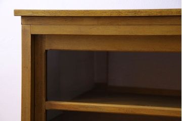 レトロ家具　昭和レトロ　脚付き!古い木製のサイドボード(収納棚)(2)
