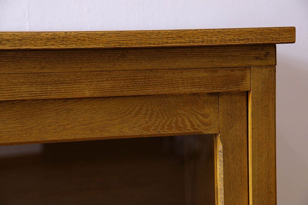 レトロ家具　昭和レトロ　脚付き!古い木製のサイドボード(収納棚)(2)