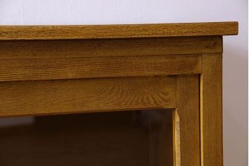 レトロ家具　昭和レトロ　脚付き!古い木製のサイドボード(収納棚)(2)