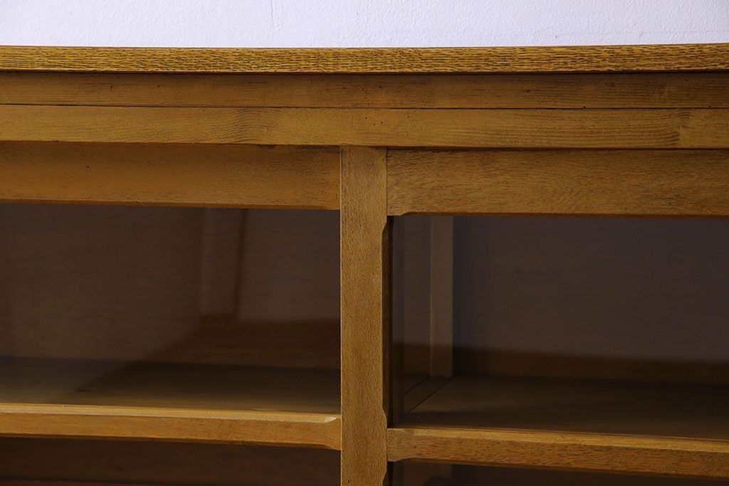 レトロ家具　昭和レトロ　脚付き!古い木製のサイドボード(収納棚)(2)