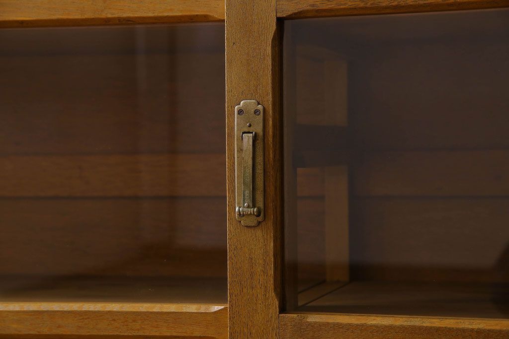 レトロ家具　昭和レトロ　脚付き!古い木製のサイドボード(収納棚)(2)