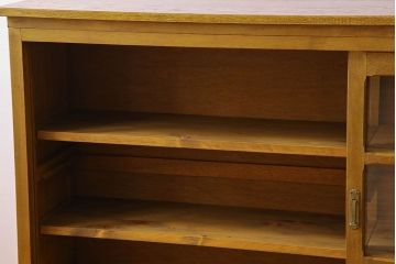 レトロ家具　昭和レトロ　脚付き!古い木製のサイドボード(収納棚)(2)