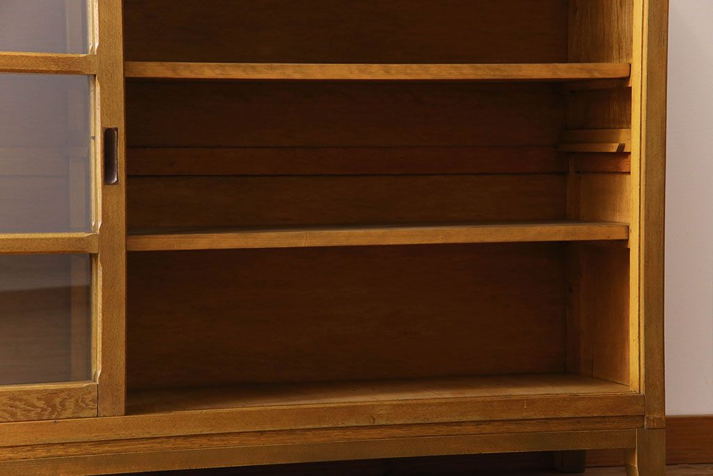 レトロ家具　昭和レトロ　脚付き!古い木製のサイドボード(収納棚)(2)