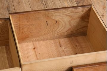 アンティーク家具　前面欅材　大正期　古い木の上質な縦型引き出し　アンティーク