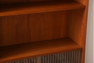 ヴィンテージ家具　北欧ビンテージ　ガラス引き戸付き!収納棚