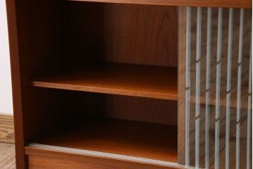 ヴィンテージ家具　北欧ビンテージ　ガラス引き戸付き!収納棚