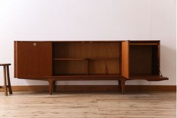 ヴィンテージ家具　北欧ビンテージ　マッキントッシュ製サイドボード