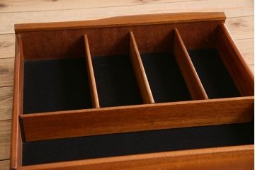 ヴィンテージ家具　北欧ビンテージ　マッキントッシュ製サイドボード