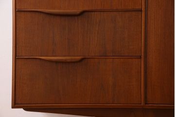 ヴィンテージ家具　北欧ビンテージ　マッキントッシュ製サイドボード