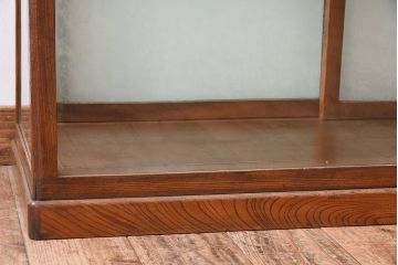 アンティーク家具　総欅材製　上手物の結霜ガラス入りアンティークガラスケース(ショーケース)