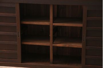 アンティーク家具　古民具・骨董　五尺　四枚引き戸の収納箪笥ローボード(水屋箪笥)(2)