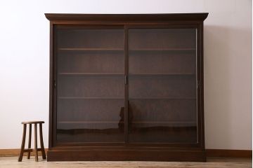 アンティーク家具　ナラ材製!ガラス引き戸の上品なアンティーク飾り棚(ディスプレイ棚)