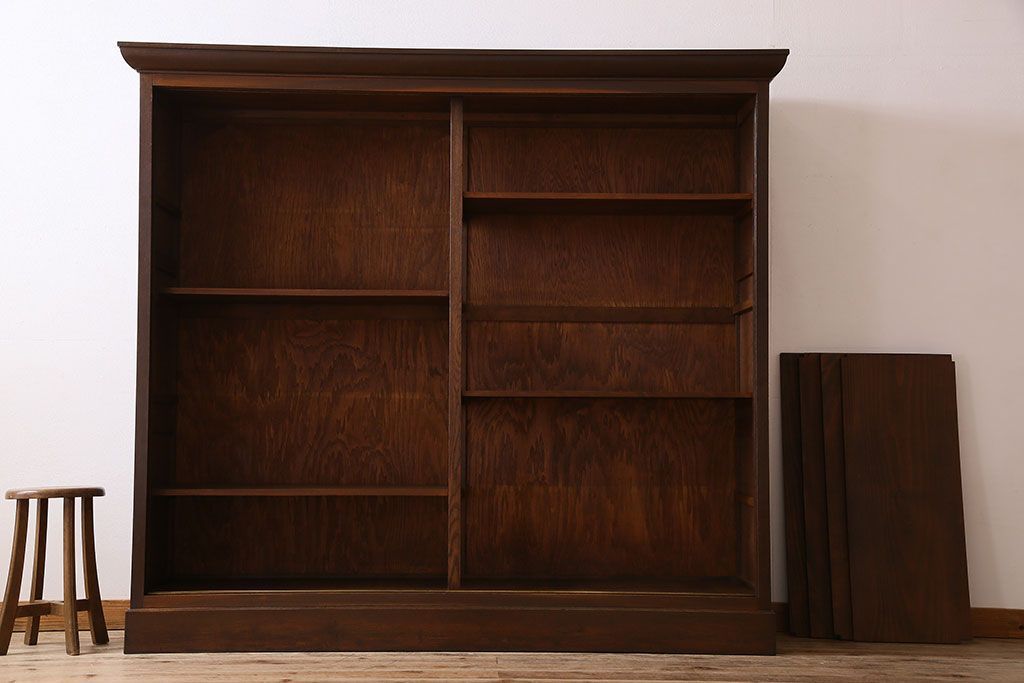 アンティーク家具　ナラ材製!ガラス引き戸の上品なアンティーク飾り棚(ディスプレイ棚)