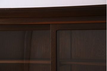 アンティーク家具　ナラ材製!ガラス引き戸の上品なアンティーク飾り棚(ディスプレイ棚)