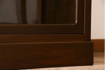 アンティーク家具　ナラ材製!ガラス引き戸の上品なアンティーク飾り棚(ディスプレイ棚)