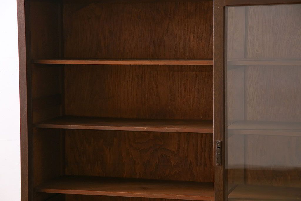 アンティーク家具　ナラ材製!ガラス引き戸の上品なアンティーク飾り棚(ディスプレイ棚)