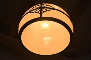 中古　和風デザイン　和モダンなガラスシェードの天井照明